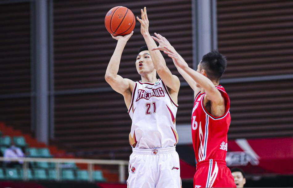 爱游戏APP-江苏队鏖战青岛队，赵继伟刷新纪录