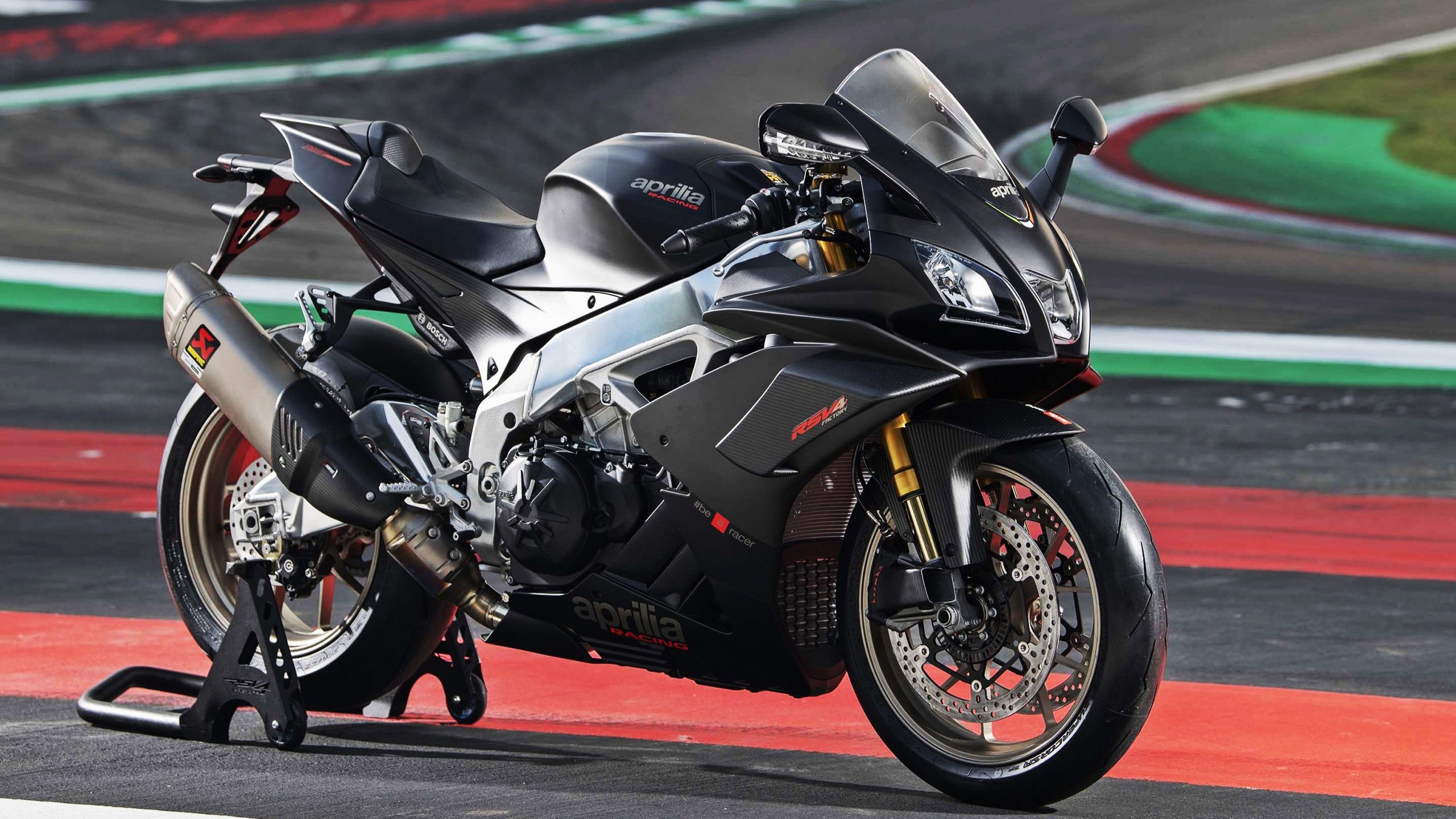 如果赖斯对阵巴萨，一场虚拟对决中展现的中场艺术