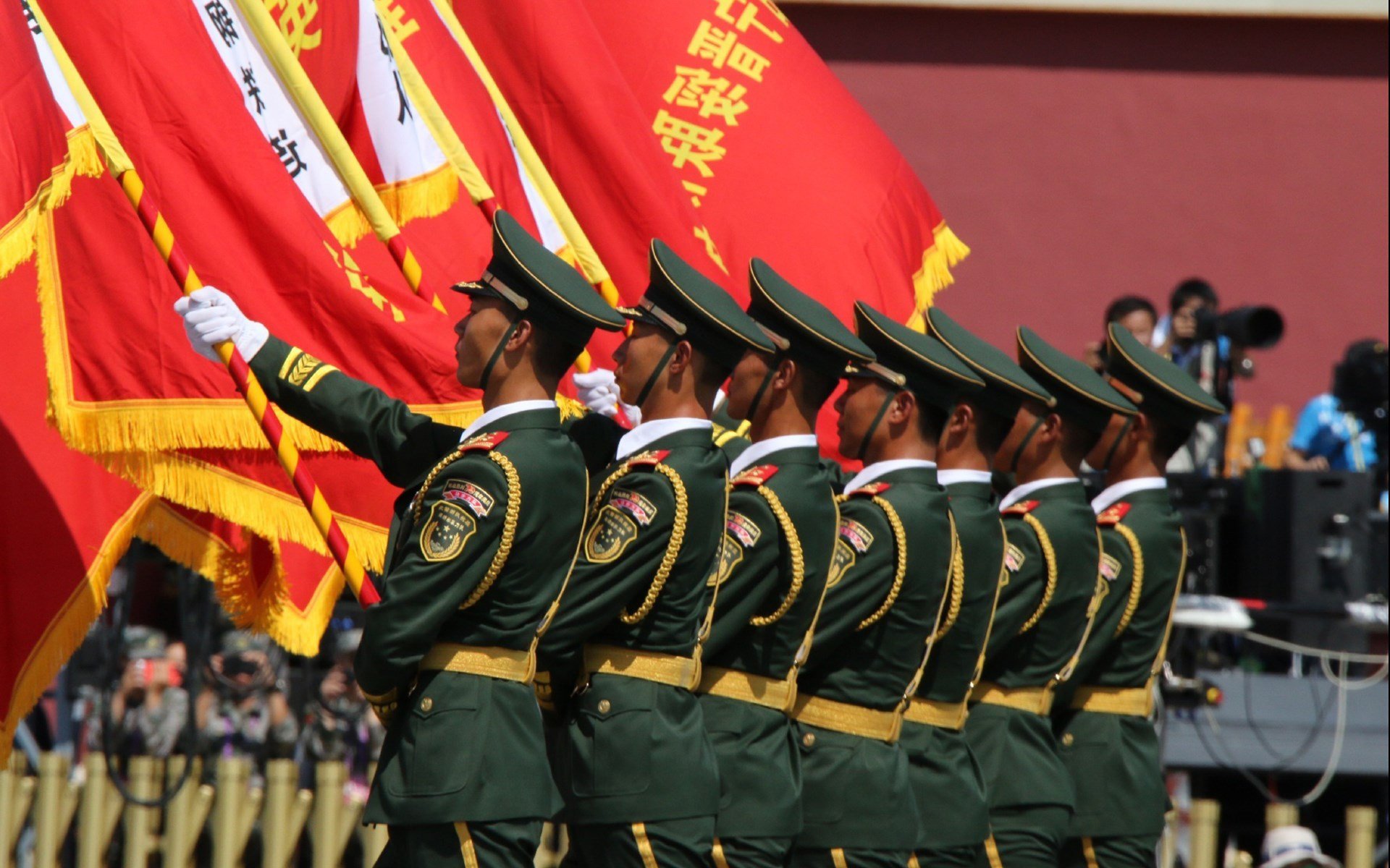 火山对阵大理石，当新西兰的原始地貌撞上金玟哉的浮雕舞台