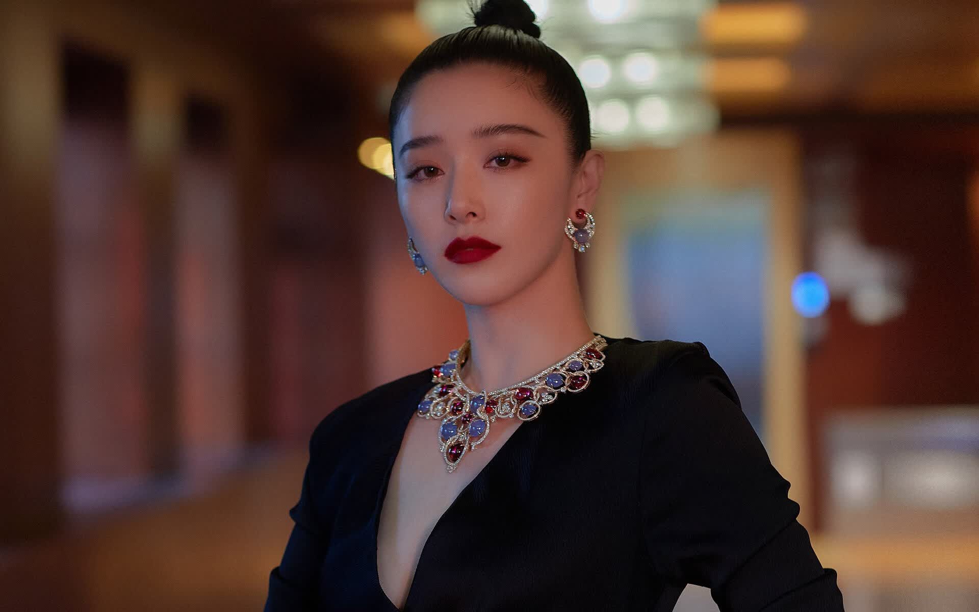 太阳风暴与绿茵场，本泽马在美加墨之夜定义永恒