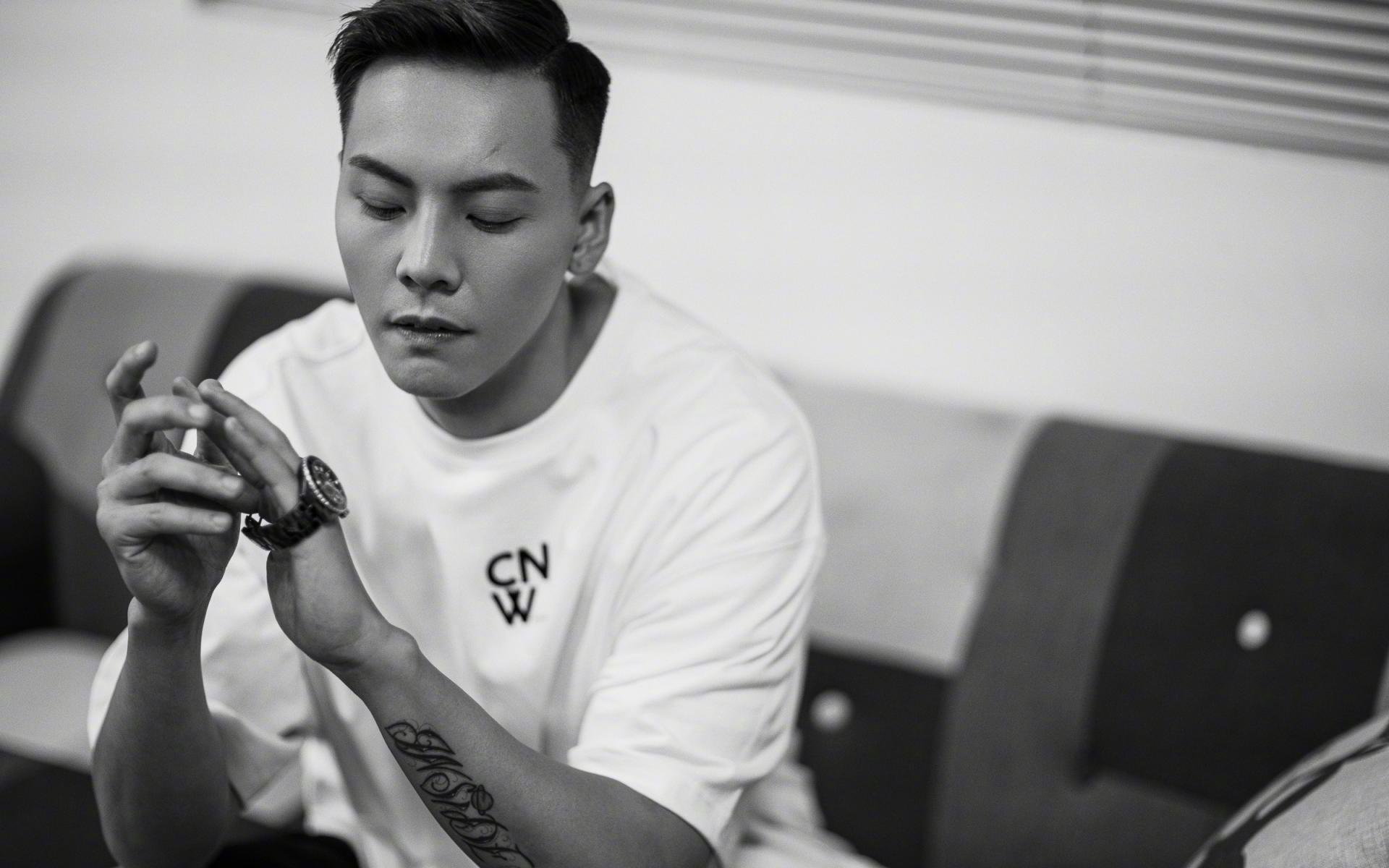 爱游戏下载-布拉迪斯拉发之夜，当黑马撕碎钟表，登贝莱用足球重写地理